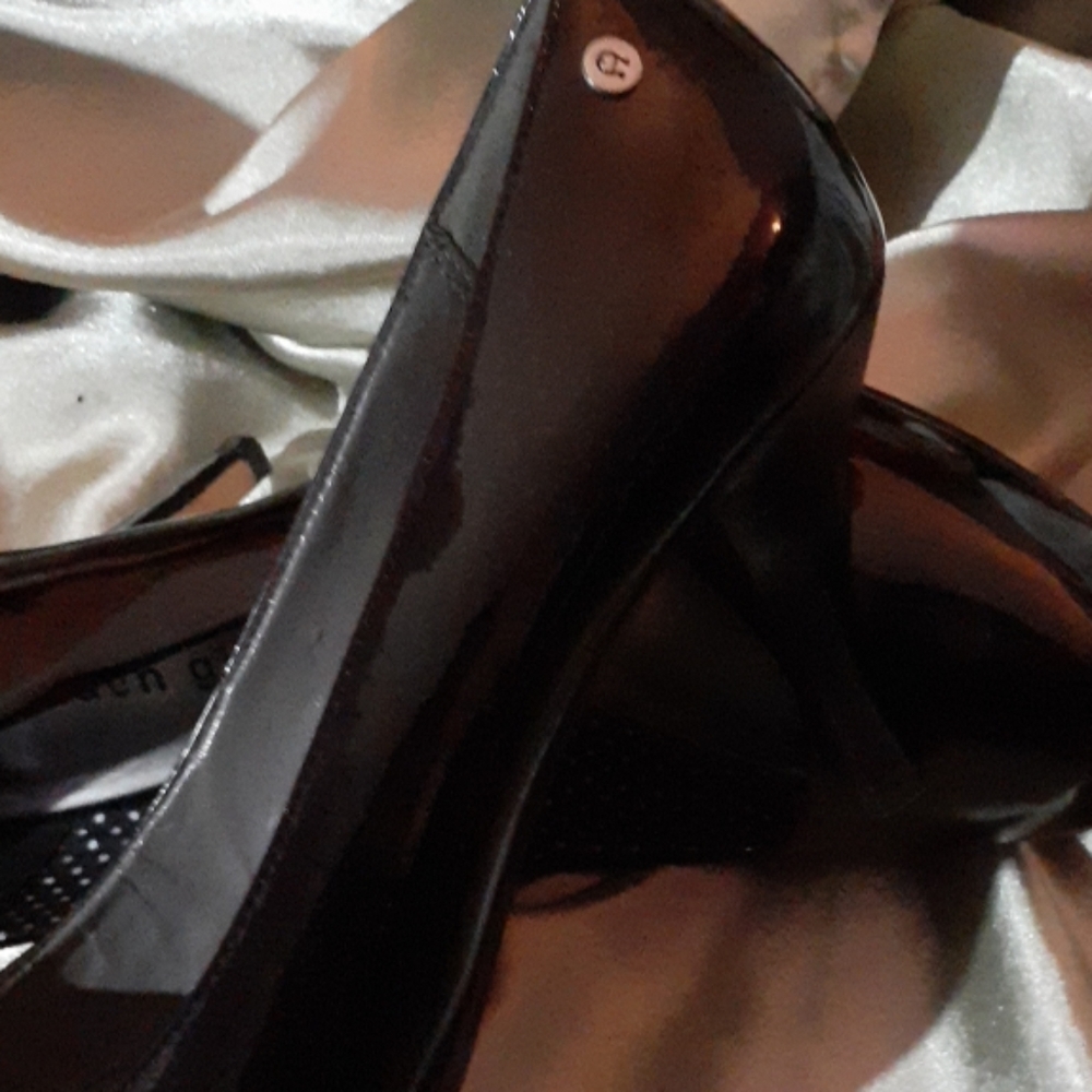 HEELS! - Picture 3 of 3